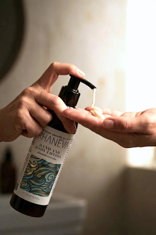 Kuru ve Hassas Ciltler için Yoğun Nemlendirici El ve Vücut Losyonu, Organik ve Vegan Sertifikalı, 250 ml | RHANEVA - RHANEVA